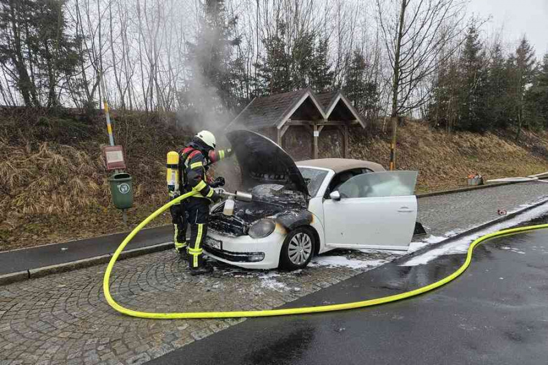PKW in Vollbrand